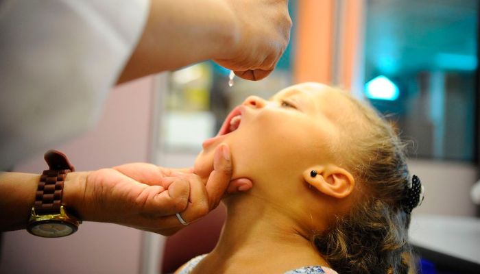 Especialistas destacam segurança da vacinação completa contra pólio